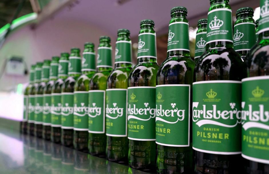 Ισχνή πτώση όγκου πωλήσεων της Carlsberg στο γ τρίμηνο, στροφή στις φθηνότερες μπύρες